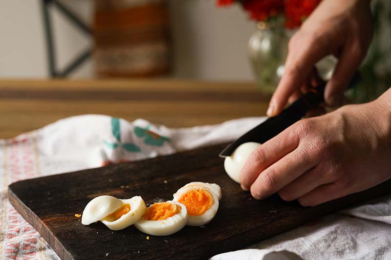 Eier schneiden - Empanadas de Pino