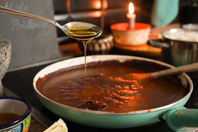 Sauce abschmecken - Mole Poblano