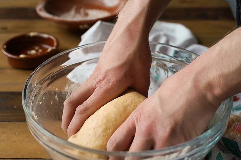 Teig kneten - Empanadas de Pino